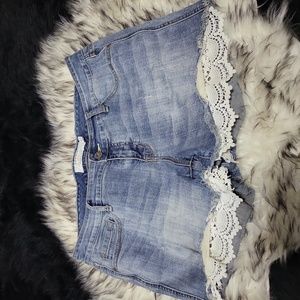 WOMENS CUTE TORRID DEMIN SHORTS WITH CROCHETED DETAILS SIZE 14